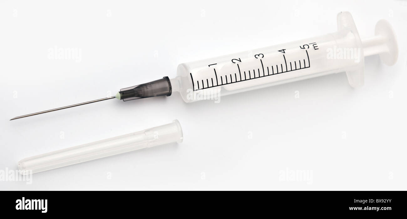 Siringa isolato su uno sfondo bianco. Il file contiene un percorso di taglio. Foto Stock