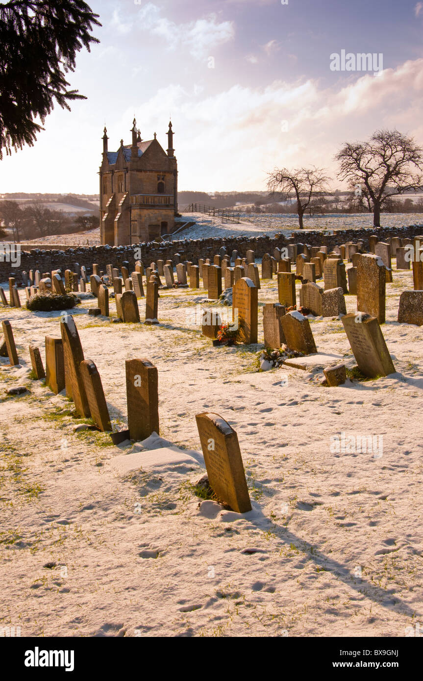 Un inverno cimitero nel villaggio Costwold di Chipping Campden. In Inghilterra. Foto Stock