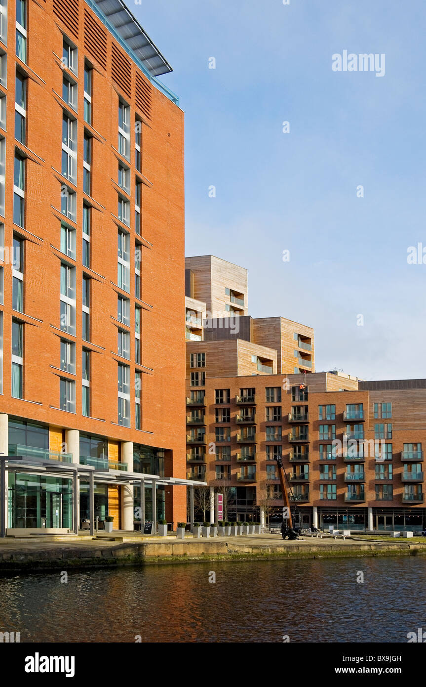 Edifici moderni appartamenti appartamenti ristoranti nel centro della città Granary Wharf Leeds West Yorkshire Inghilterra Regno Unito GB Great La Gran Bretagna Foto Stock