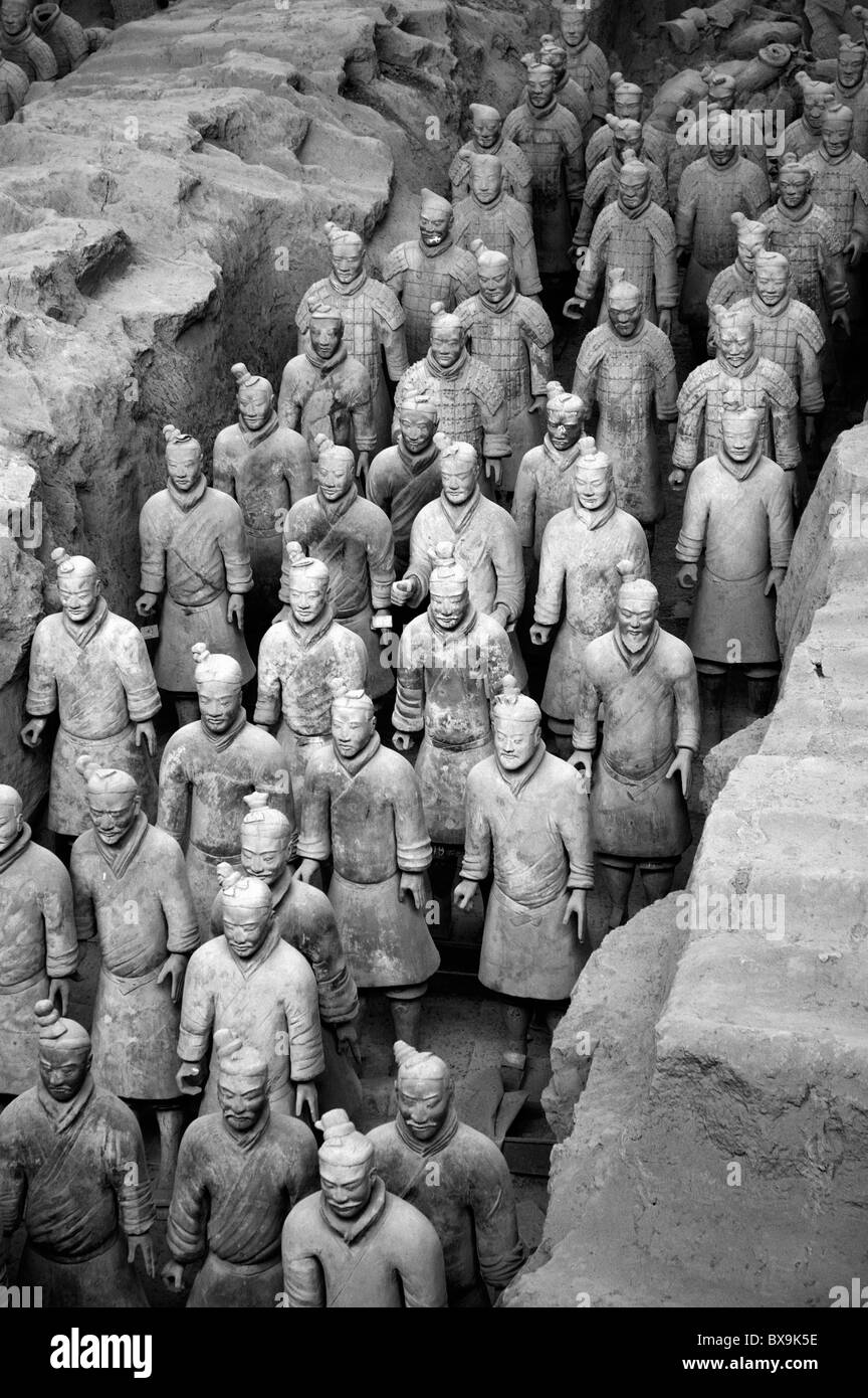 Esercito di Terracotta, antica collezione di sculture raffiguranti gli eserciti di Qin Shi Huang, il primo imperatore della Cina, Xi'an, Cina Foto Stock