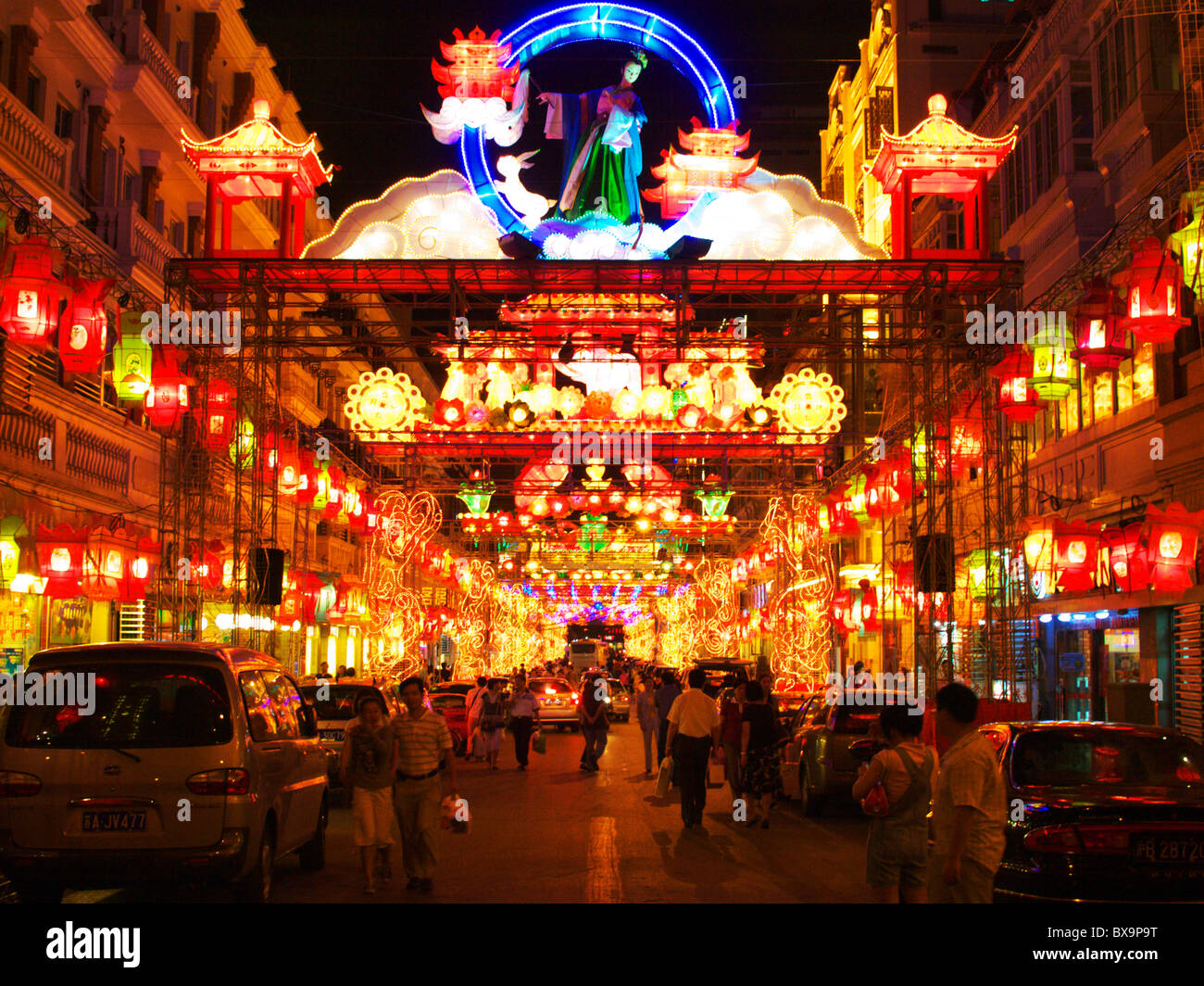 Le luci luminose di Shanghai durante il Capodanno cinese Foto Stock