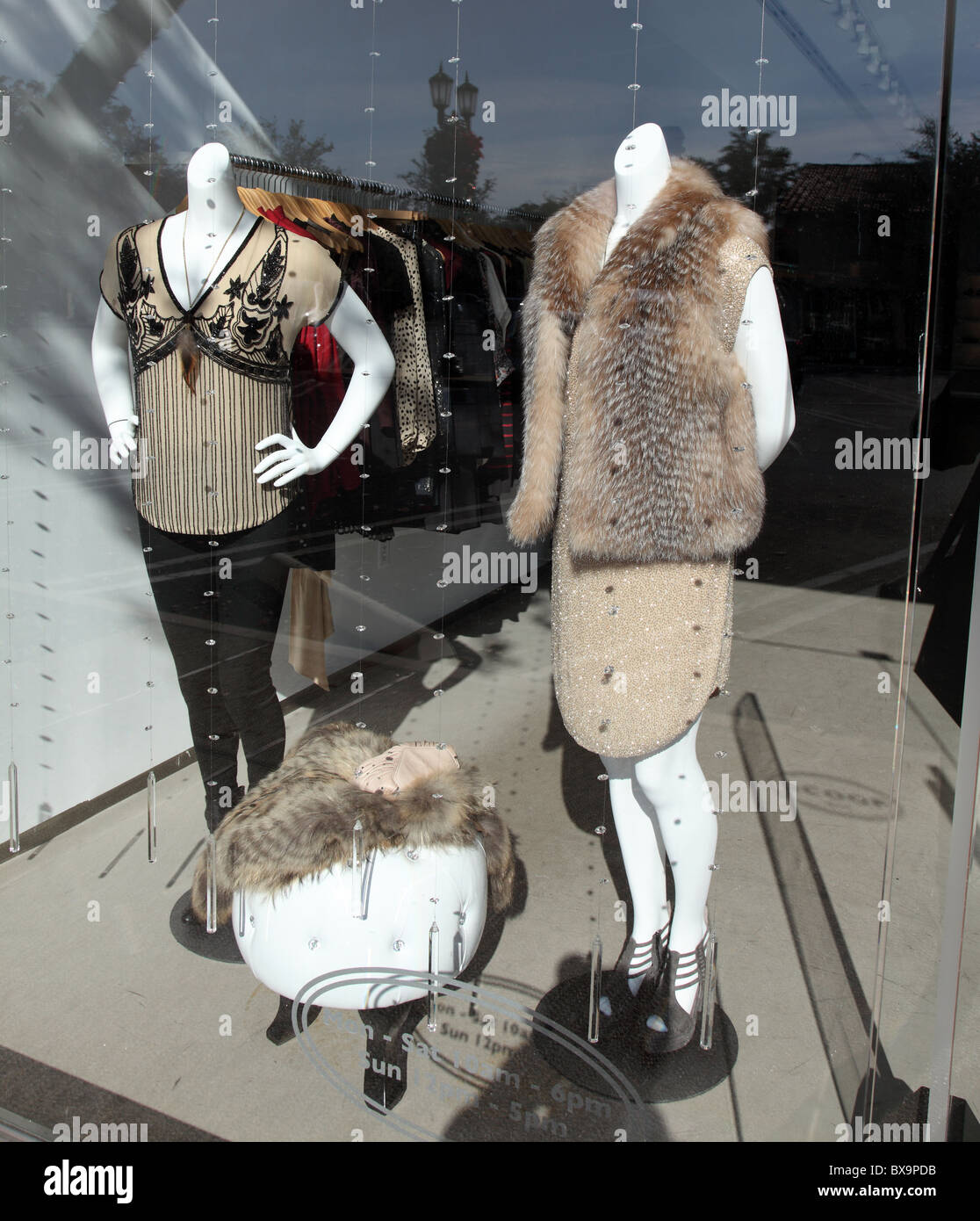 Highland Park shopping village womens moda display, Dallas, Texas Foto Stock