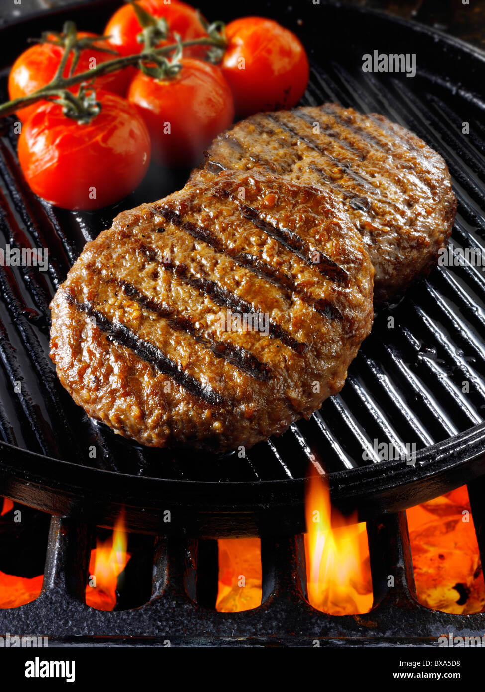 Hamburger di manzo cucinati. Cibo foto, foto e immagini. Foto Stock