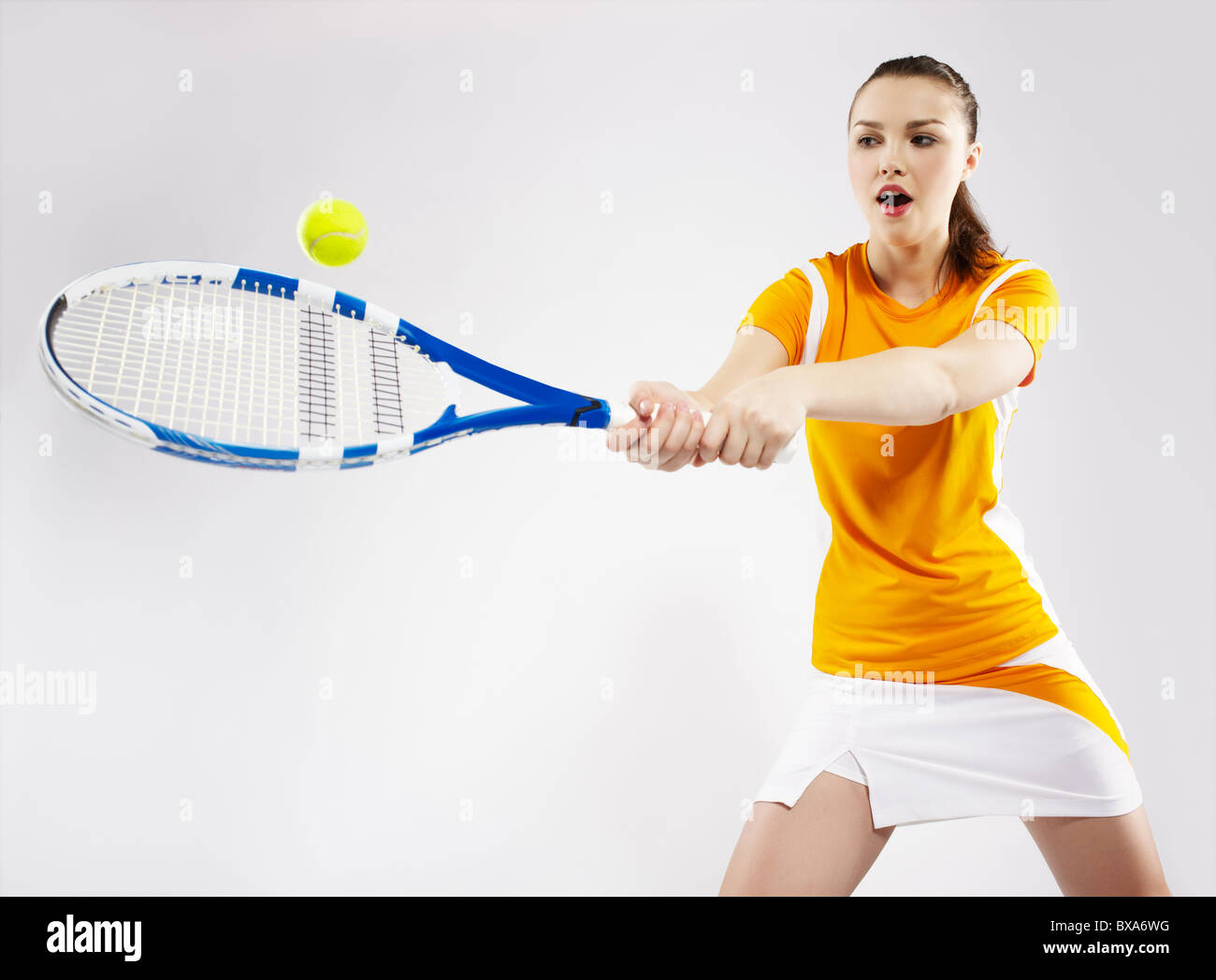 Ritratto di ragazza sportiva giocatore di tennis con la racchetta Foto Stock