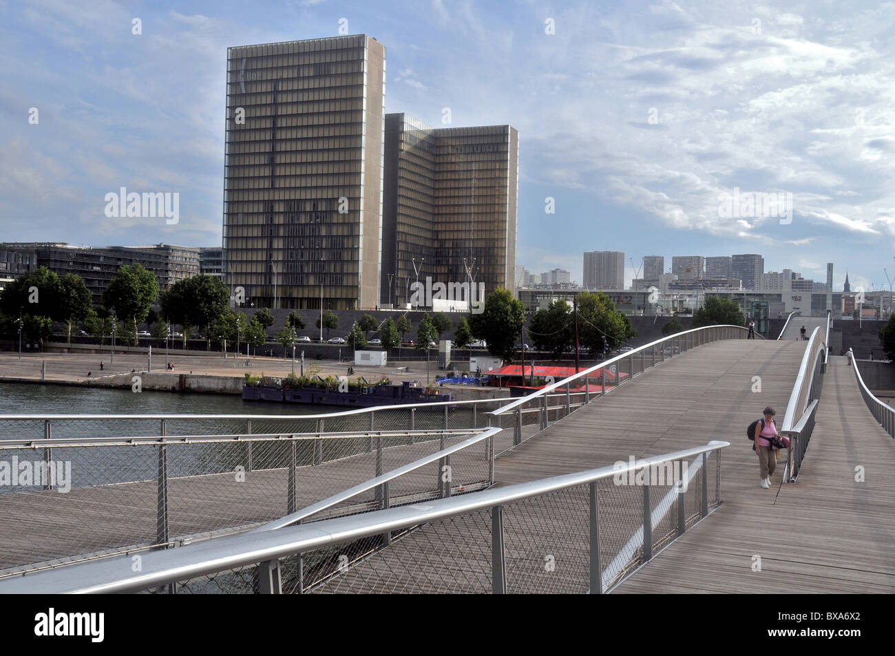 Senna Simone de Beauvoir bridge, Parigi, Francia Foto Stock