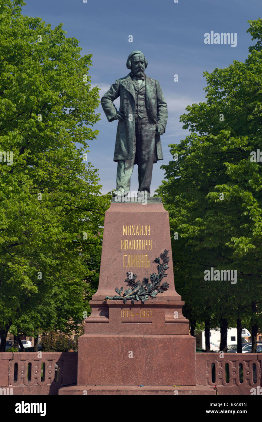 Statua di Mikhail Glinka di fronte teatro Mariinsky di San Pietroburgo Russia Foto Stock