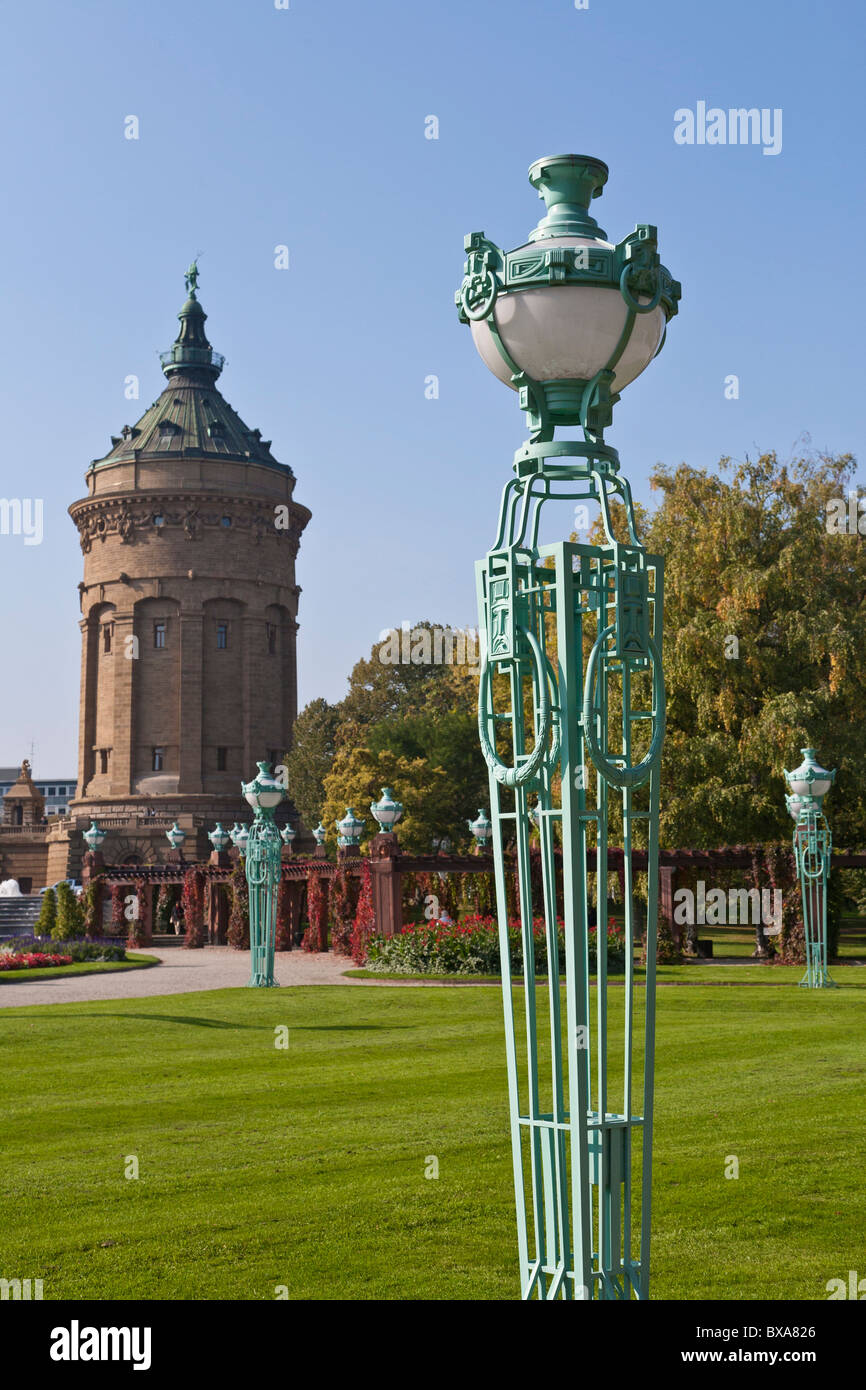 Candelabri, Water Tower, Stile Liberty ART NOUVEAU, FRIEDRICHSPLATZ POSTO, Mannheim, BADEN-WUERTTEMBERG, Germania Foto Stock