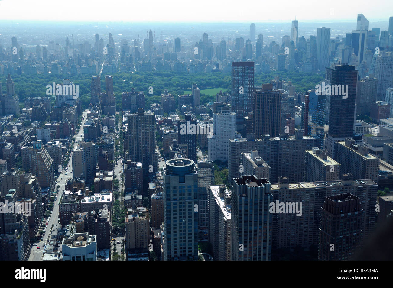 Vista aerea della parte superiore Ovest/Est durante l'ondata di caldo in estate calda, Manhattan, New York City, Stati Uniti d'America Foto Stock