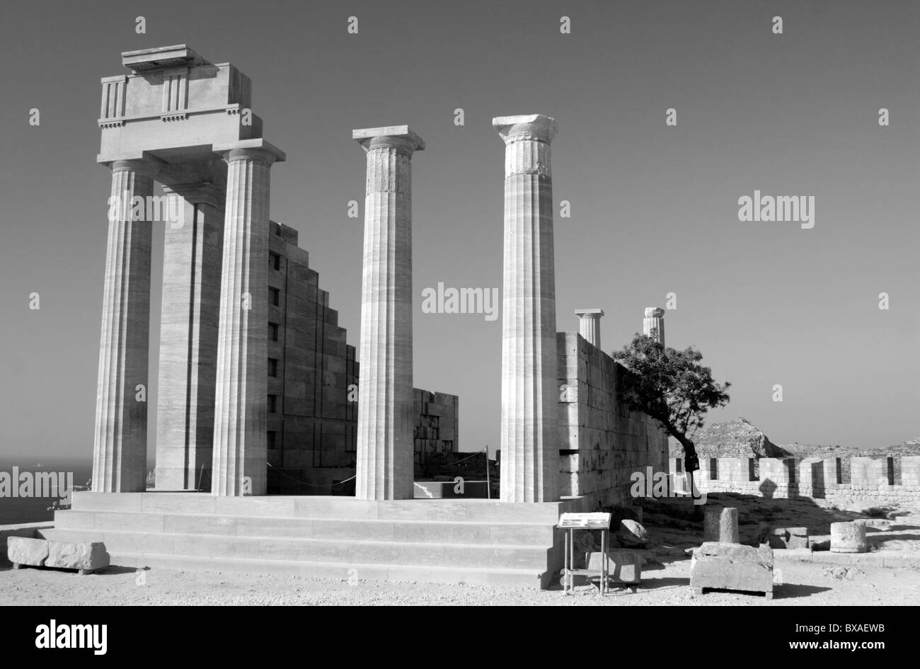 Il Tempio dorico di Atena Lindia - l'acropoli di Lindos, RODI, DODECANNESO, Grecia Foto Stock