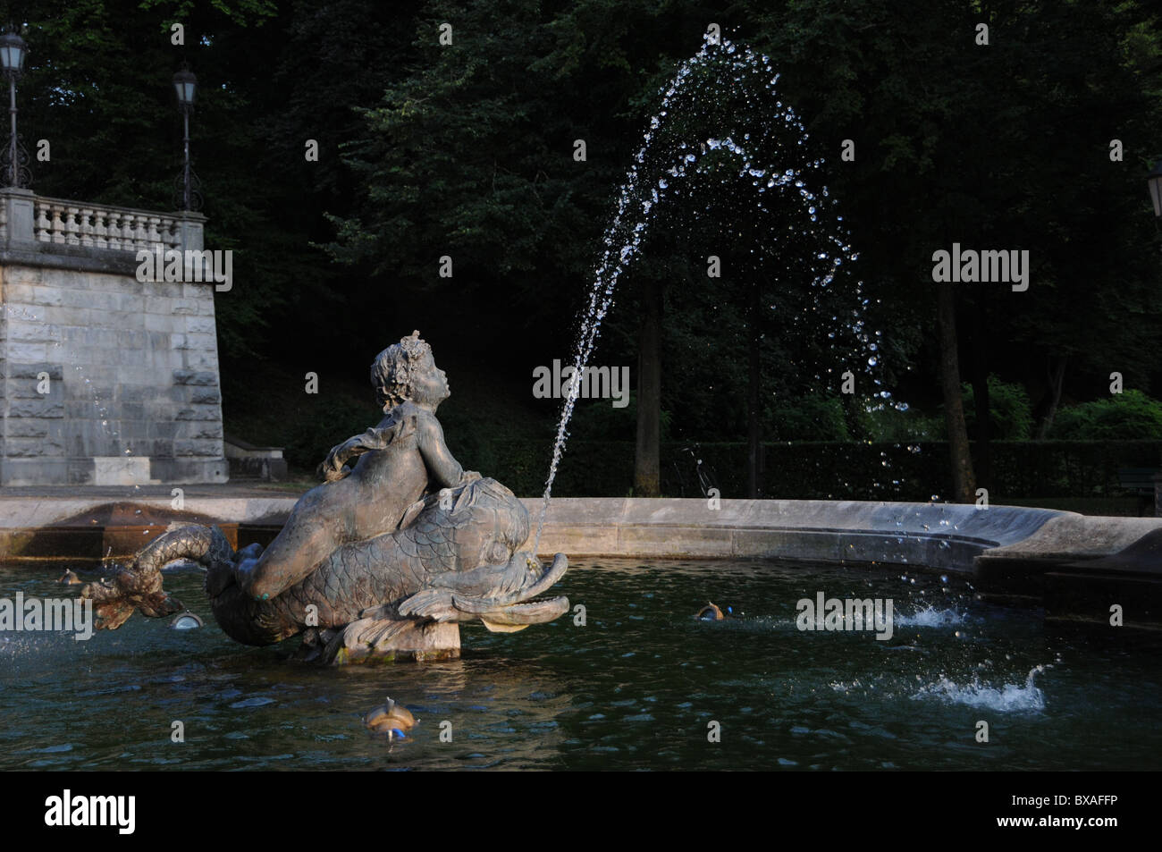 Fontana presso l'Angelo della Pace posto a Monaco di Baviera Foto Stock