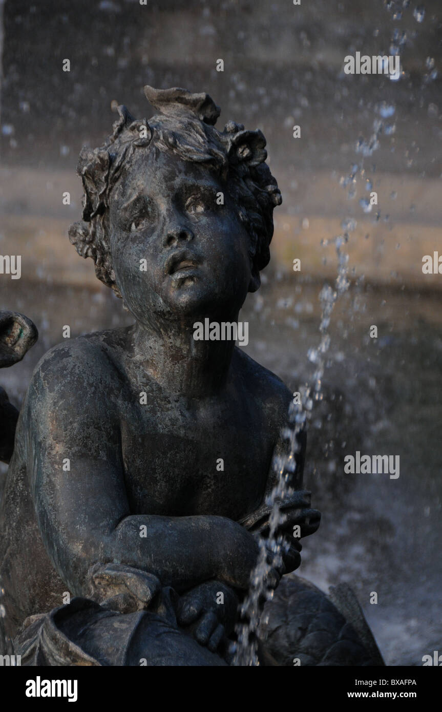 Fontana presso l'Angelo della Pace posto a Monaco di Baviera Foto Stock