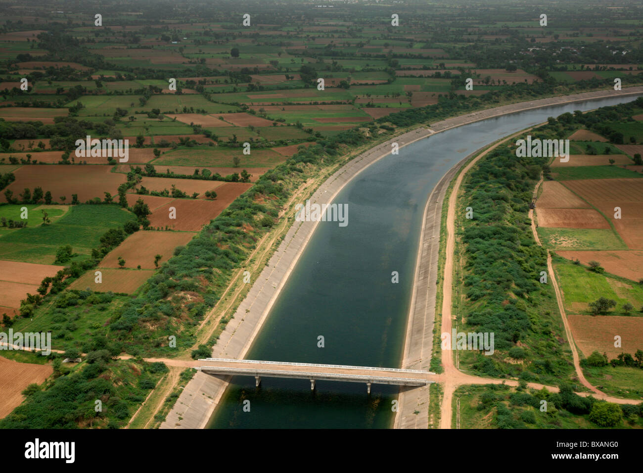 Una veduta aerea del Narmada canal sistema in Gujarat Foto Stock