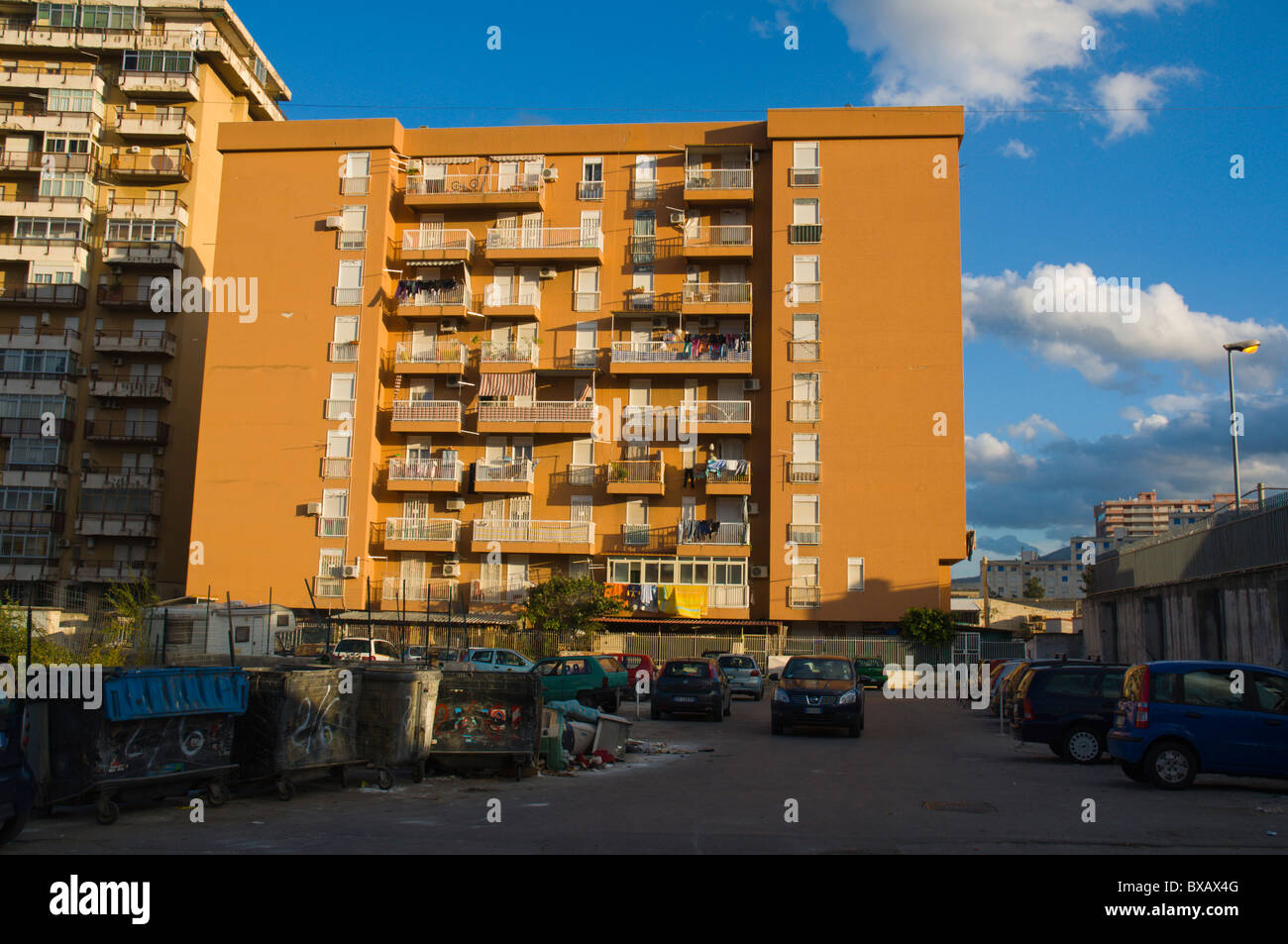 Edilizia residenziale La Kalsa quartiere Palermo Sicilia Italia Europa Foto Stock