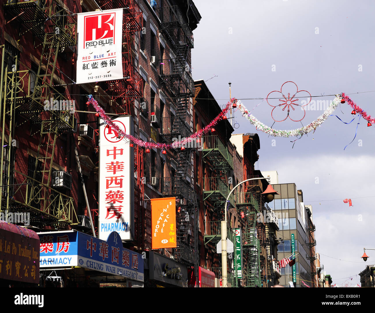Chinatown con edifici e banner Foto Stock