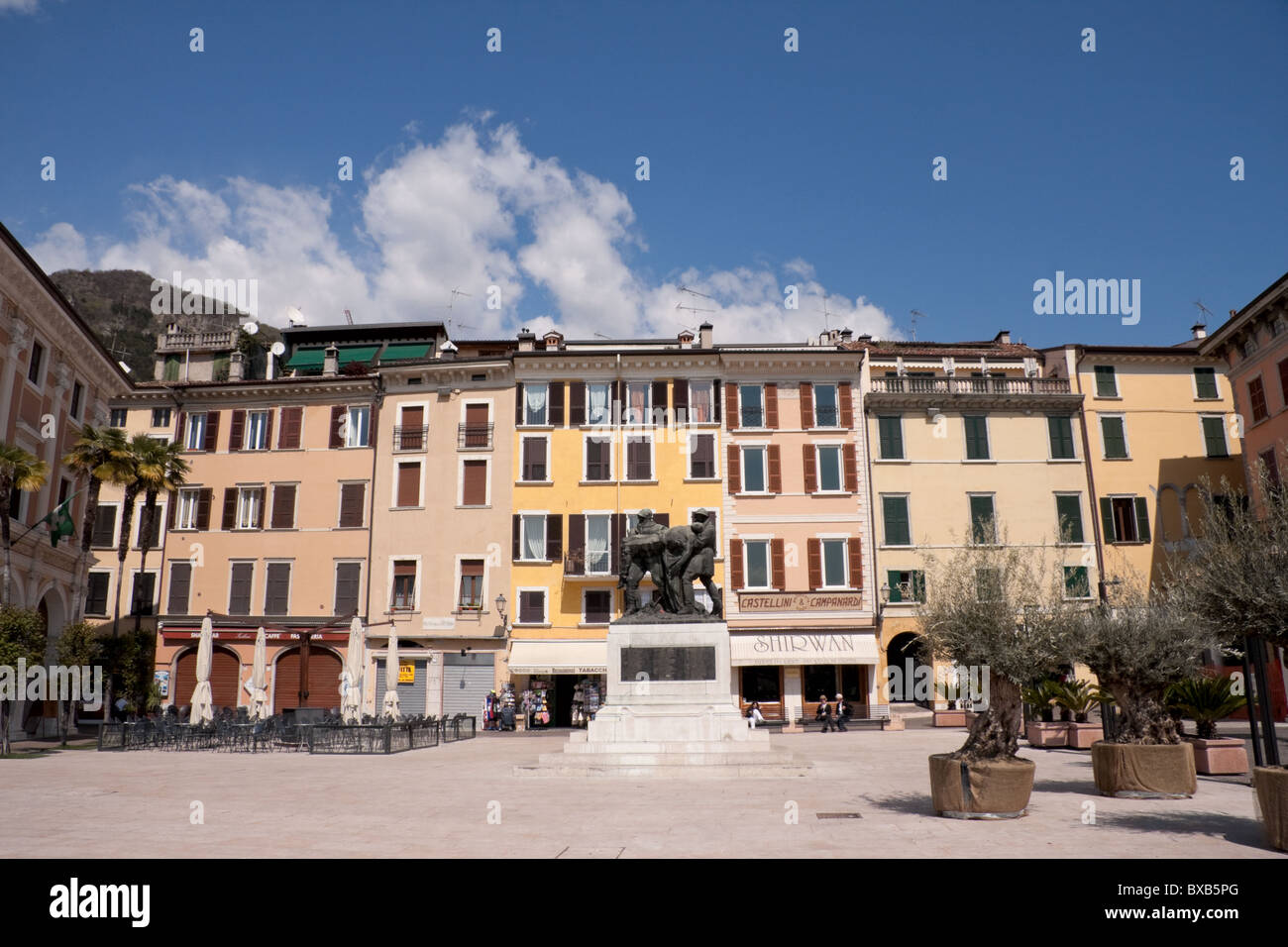 Piazza a Salo con la guerra mondiale I memorial Foto Stock