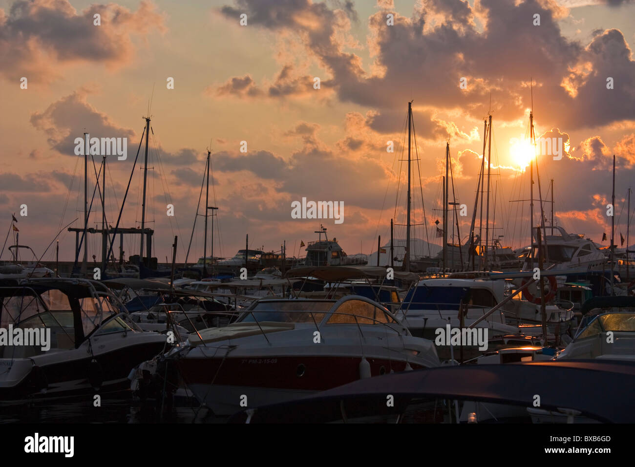 Marina in Maiorca come il sole che sorge Foto Stock