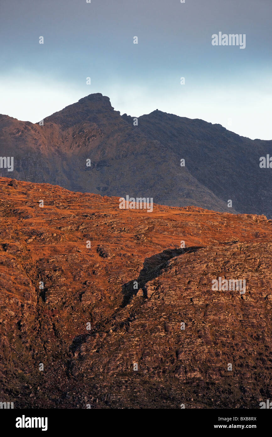 Montagna cresta in del Macgillycuddy Reeks, nella contea di kerry, munster, irlanda. Foto Stock