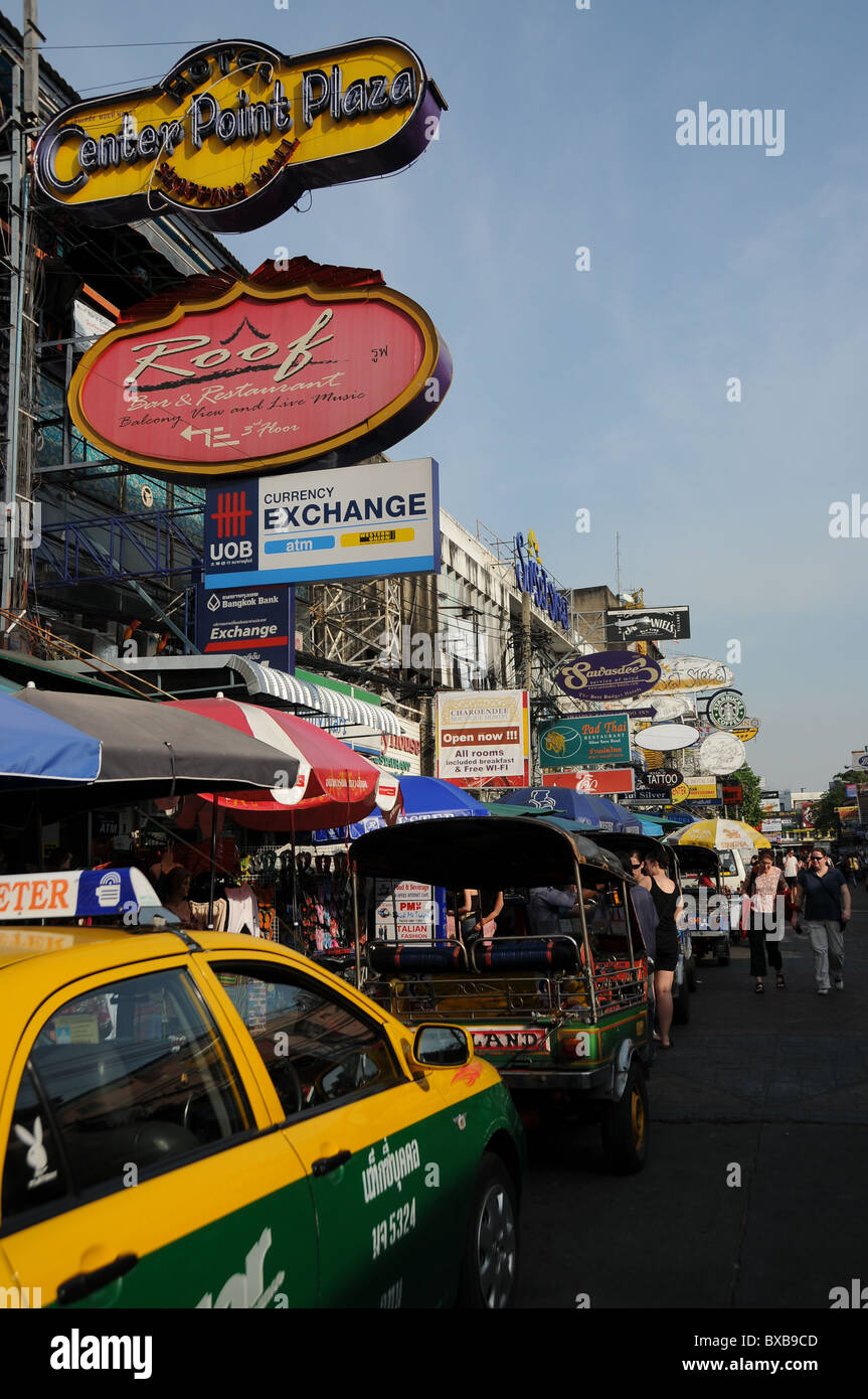 Khaosarn Road di Bangkok Foto Stock