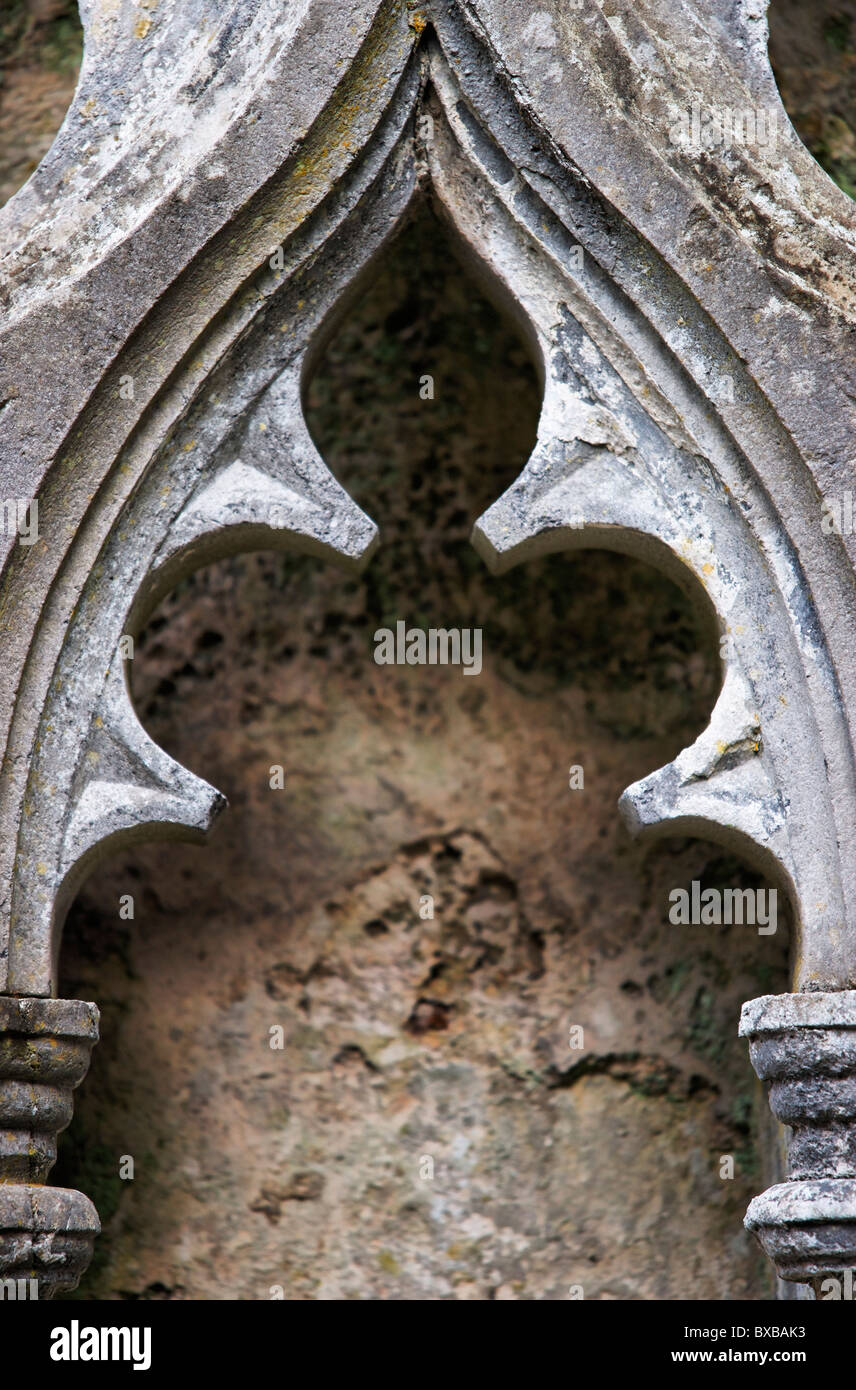 Ornato lancetta sul telaio di una finestra nella cattedrale di Kilfenora, Burren, County Clare, munster, irlanda. Foto Stock