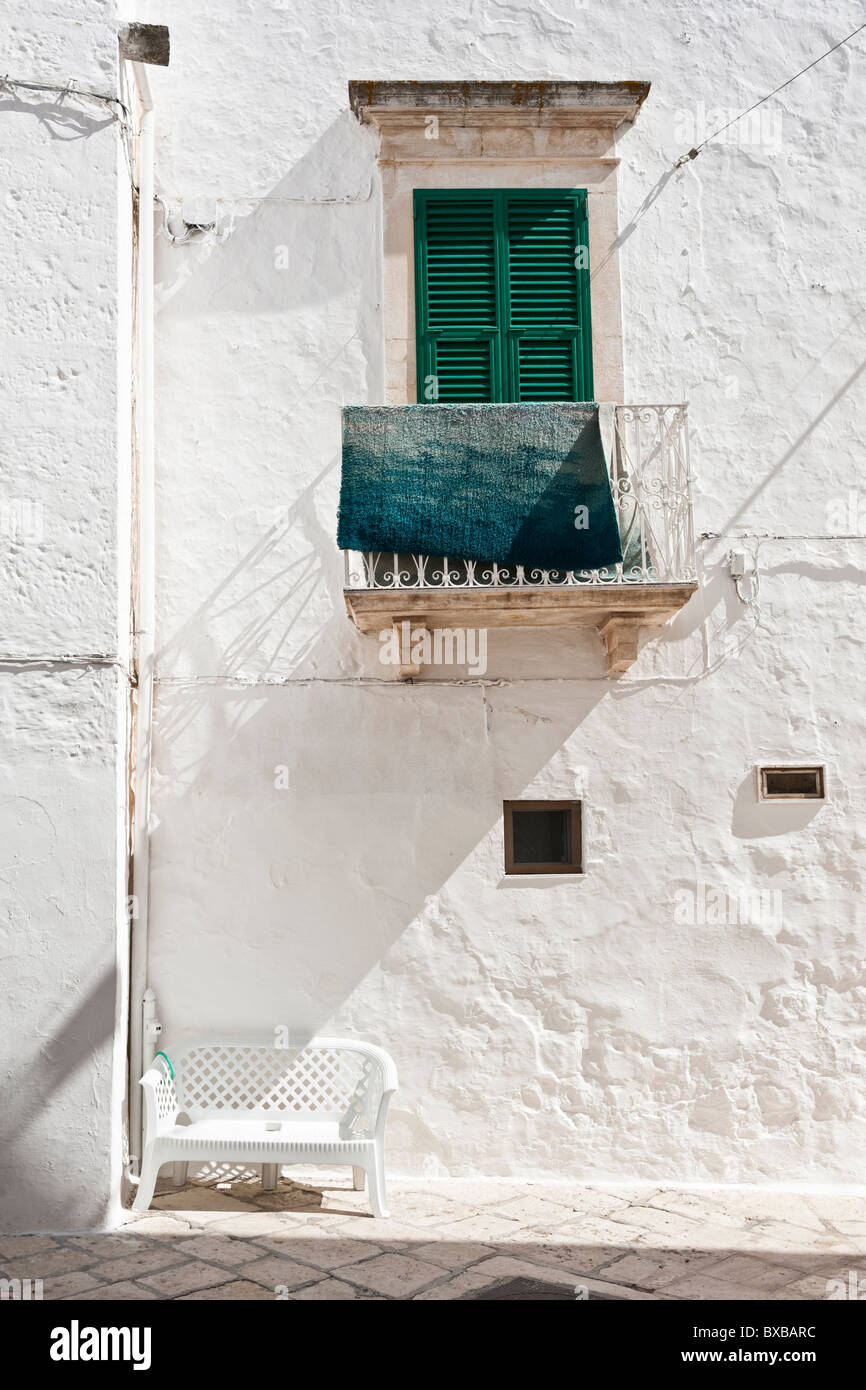 Dettaglio di un bianco lavatoio, Locorotondo, Puglia, Italia Foto Stock