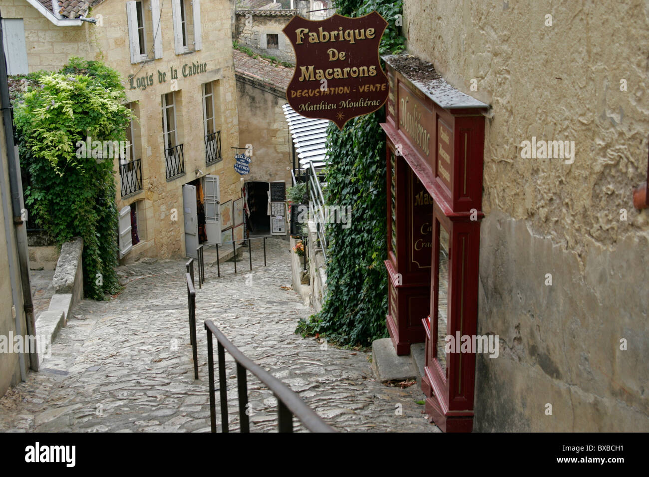 Vicolo, Macaron shop, St Emilion, Bordeaux, Francia, Europa Foto Stock