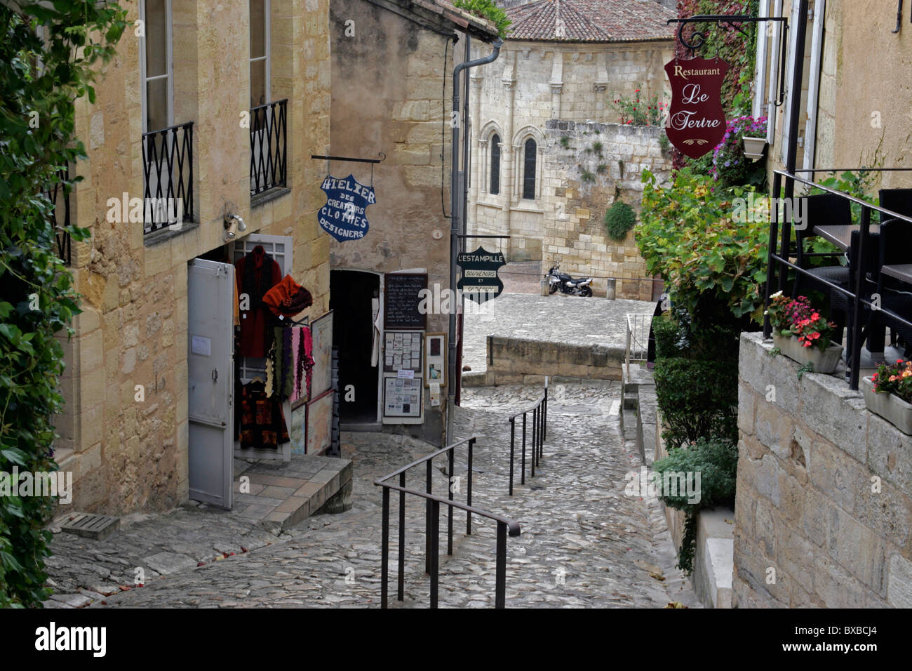 Vicolo, St Emilion, Bordeaux, Francia, Europa Foto Stock