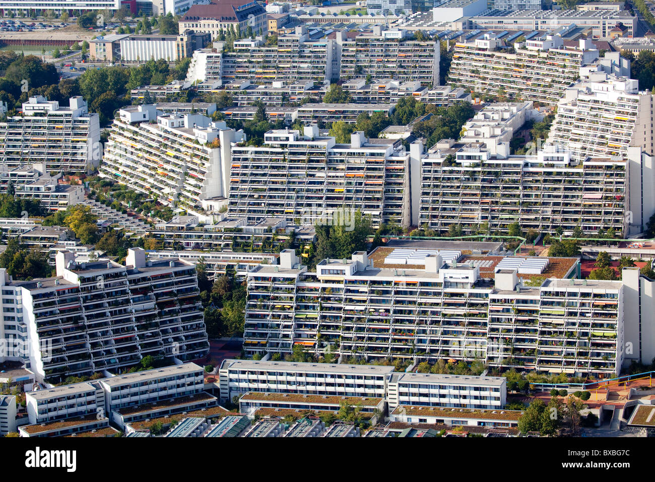 Ex villaggio olimpico, vista dalla torre olimpica di Monaco di Baviera, Germania, Europa Foto Stock