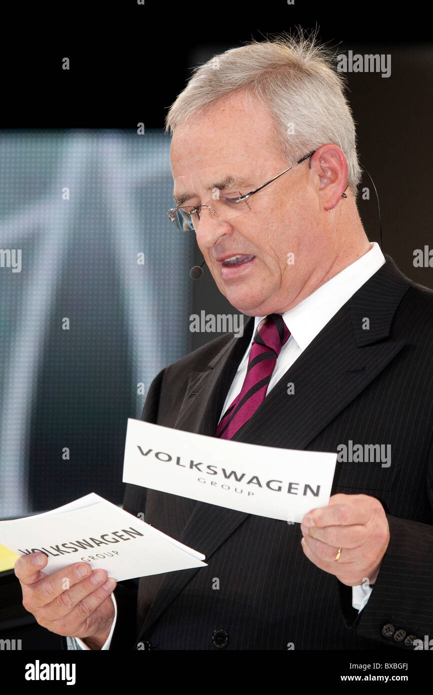 Martin Winterkorn, presidente della Volkswagen AG, presentando lo studio della VW auto elettrica e-up, durante la notte del gruppo del Foto Stock