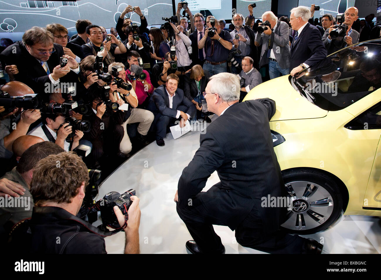 Martin Winterkorn, CEO della Volkswagen AG company, presentando lo studio della VW auto elettrica e-up, durante il gruppo di notte Foto Stock