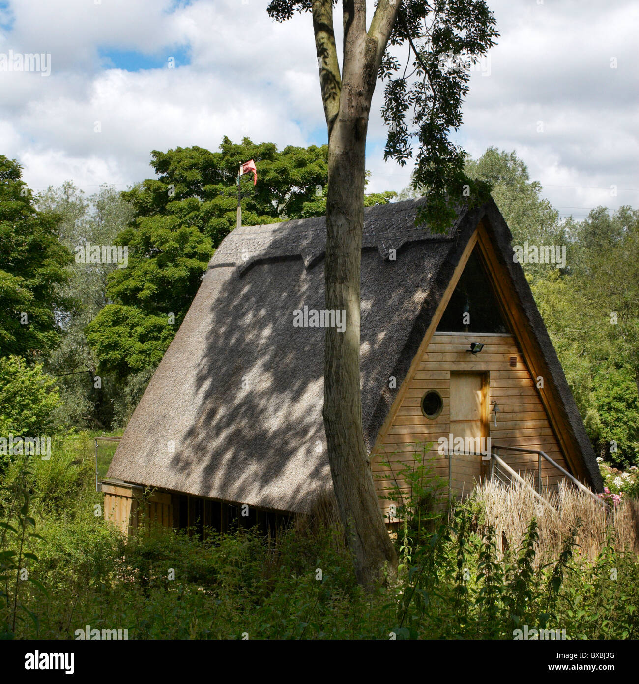 Moderna con travi in legno e tetto di paglia dimora Norwich Norfolk REGNO UNITO Foto Stock