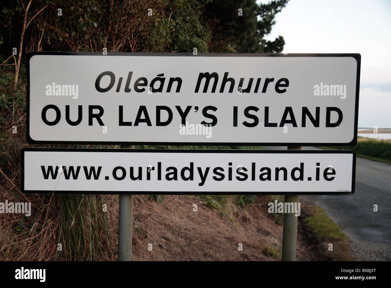 Cartello stradale per la Madonna di isola, County Wexford, Irlanda (Eire). Foto Stock