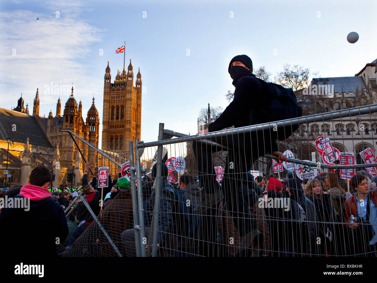 Gli studenti protestano contro le tasse di iscrizione in piazza del Parlamento, Londra Foto Stock