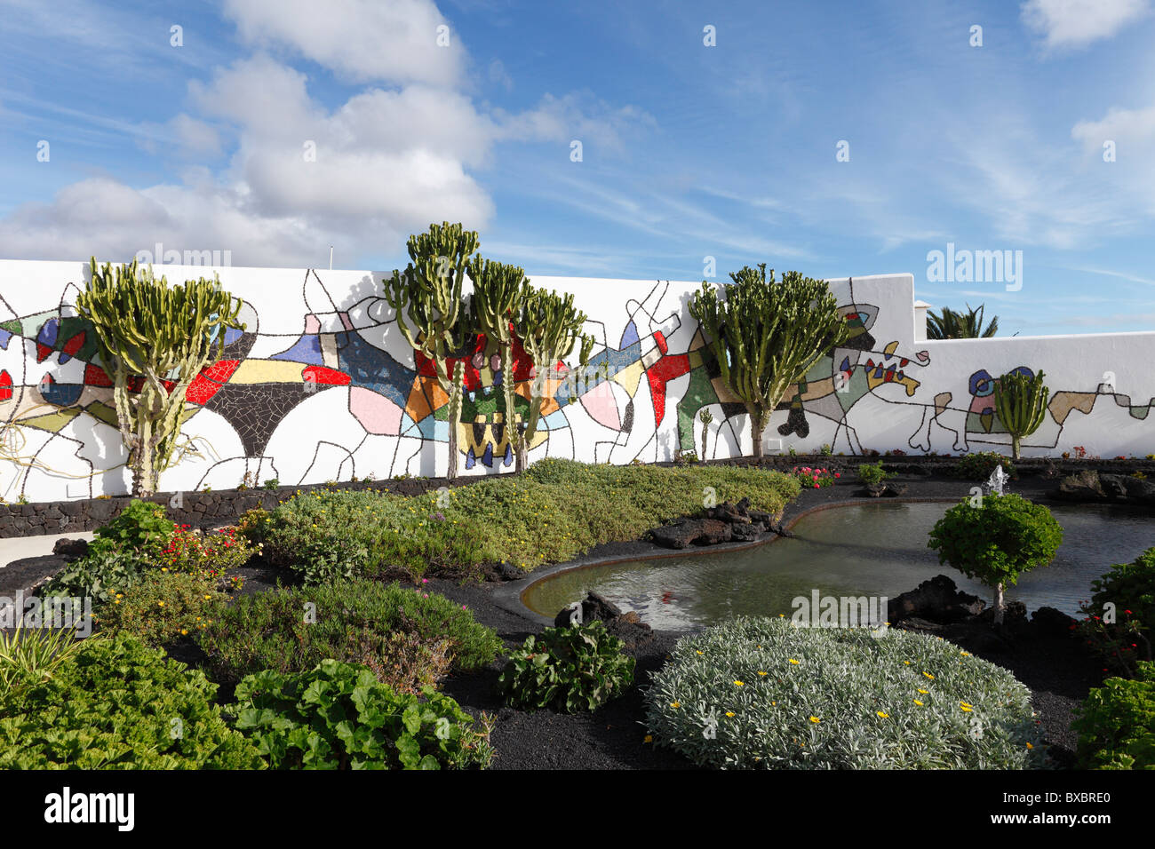Fundación César Manrique, pittura murale nel giardino di Manrique dell ex residenza in Teguise, Lanzarote, , Spagna, Europa Foto Stock