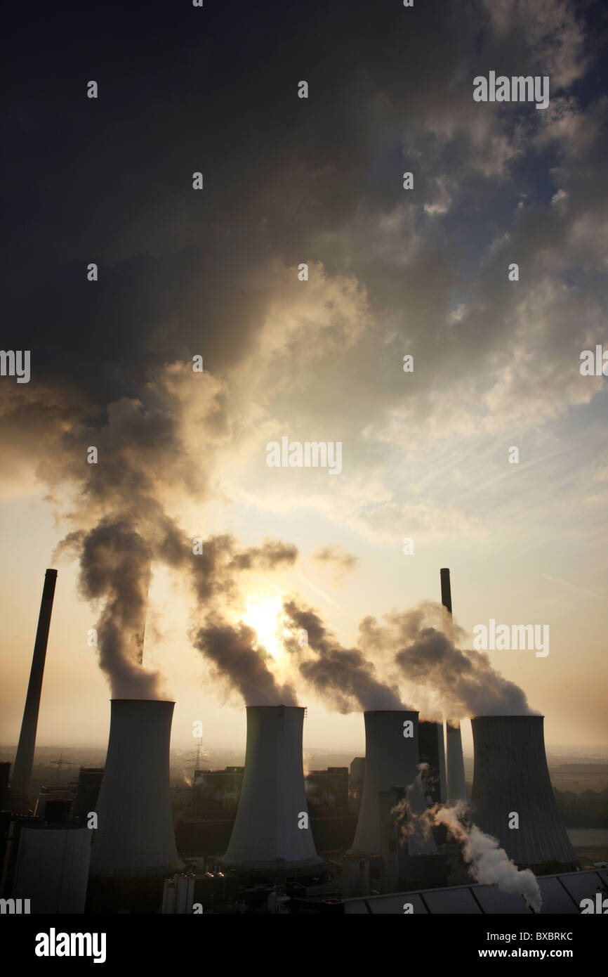 Per la produzione di energia elettrica a carbone Scholven vegetali, di EON industries, torri di raffreddamento, a Gelsenkirchen, Germania. Foto Stock