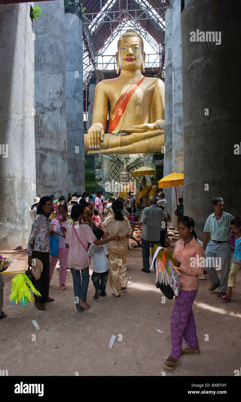 Budda tempio Arthross tempio di otto punti sulla parte superiore di Phnom Oudong Phumi Chey Otdam Cambogia Asia Foto Stock