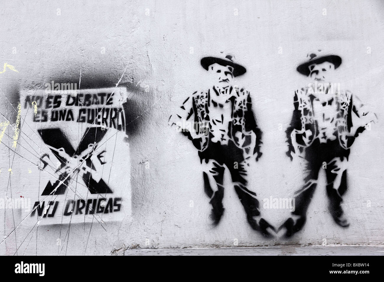 "Non è un dibattito, è una guerra. NESSUNA DROGA". Graffiti anti il commercio di droga su muro, la Paz, Bolivia Foto Stock