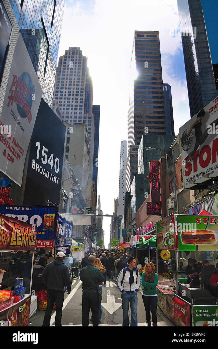 Una strada festivl in Times Square a New York City. Aprile 18, 2010. Foto Stock