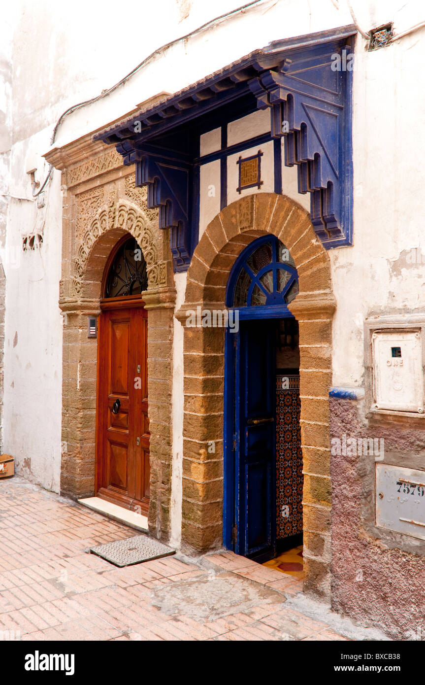 Portali ad arco nella Medina e il souq di Essaouira, Marocco, Africa del Nord. Foto Stock