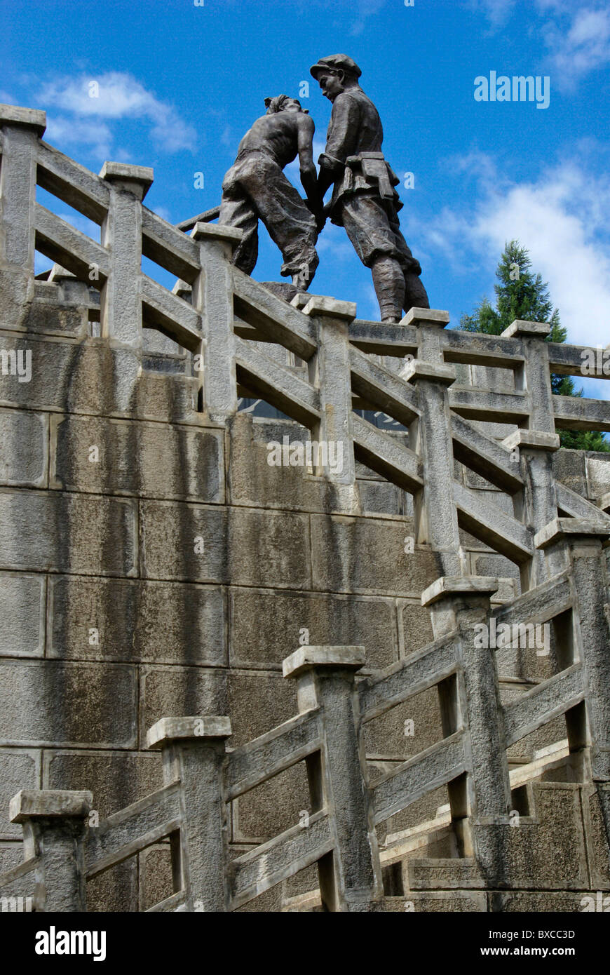 Memoriale per la lunga marcia in cima alla scalinata, Shigu, Yunnan, Cina Foto Stock