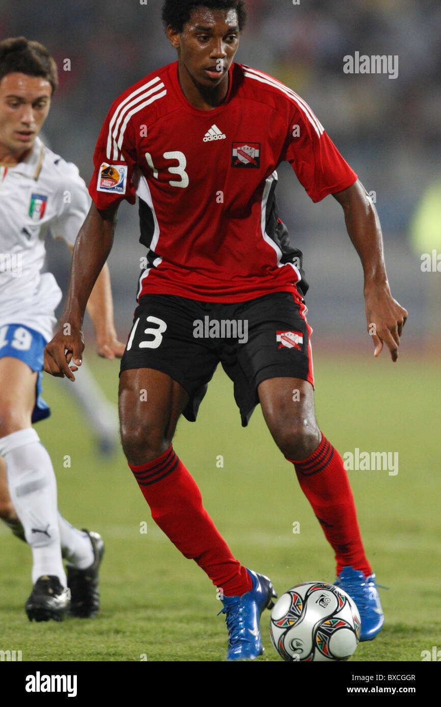 Juma Clarence di Trinidad e Tobago in azione durante una FIFA U-20 World Cup Soccer match contro l'Italia il 28 settembre 2009. Foto Stock