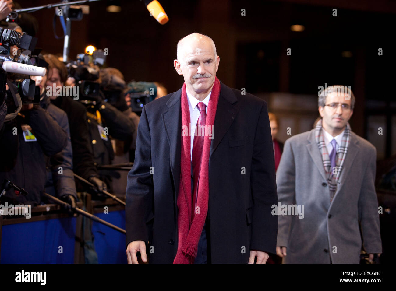 Primo ministro greco George Papandreou arriva al vertice UE il 16 dicembre 2010 Foto Stock