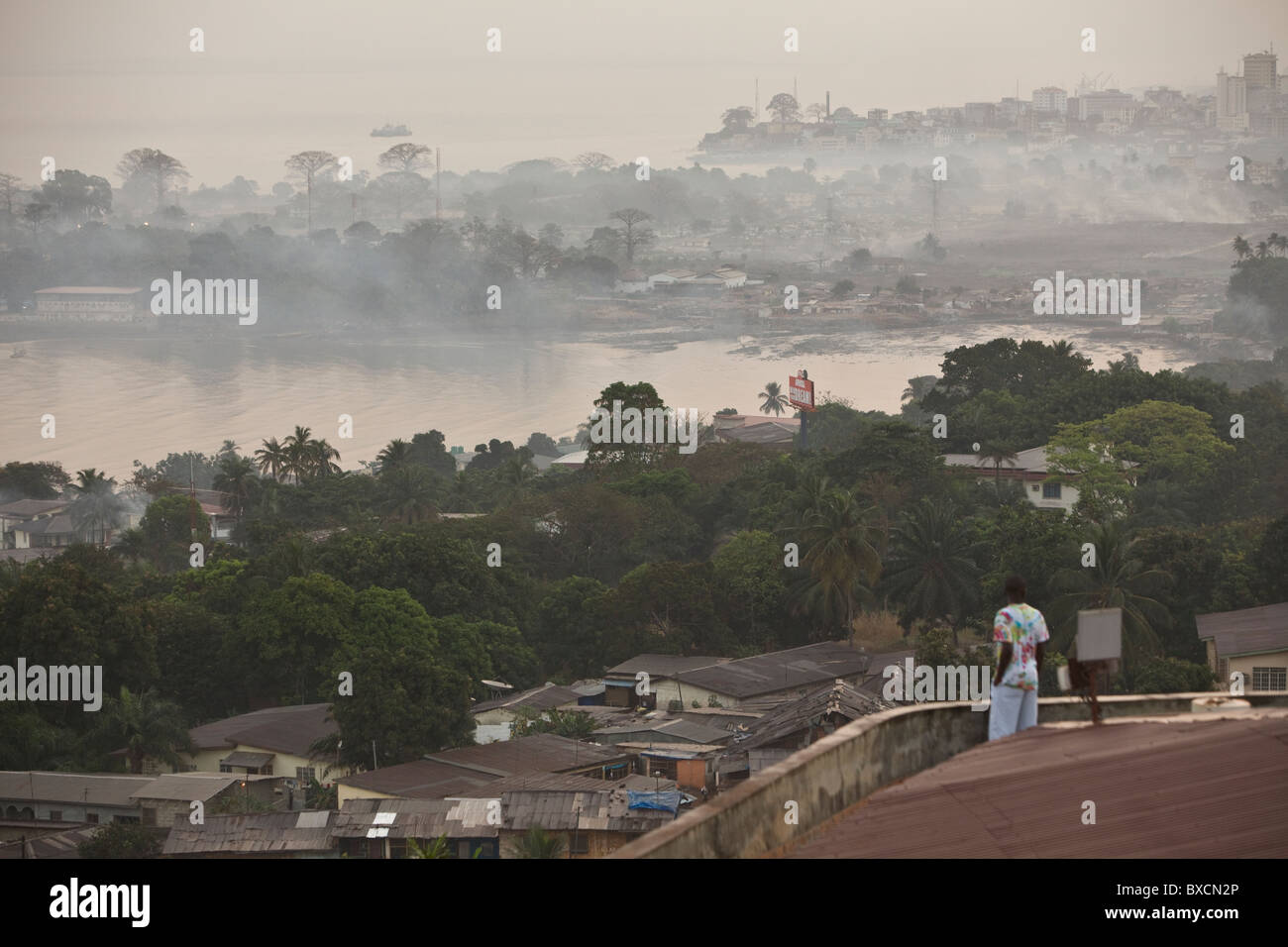 Vista panoramica su Freetown, Sierra Leone, Africa occidentale. Foto Stock