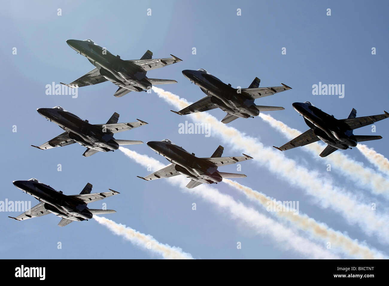 Blue Angels formazione delta passa overhead durante il 2010 San Francisco Settimana della flotta Air Show Foto Stock
