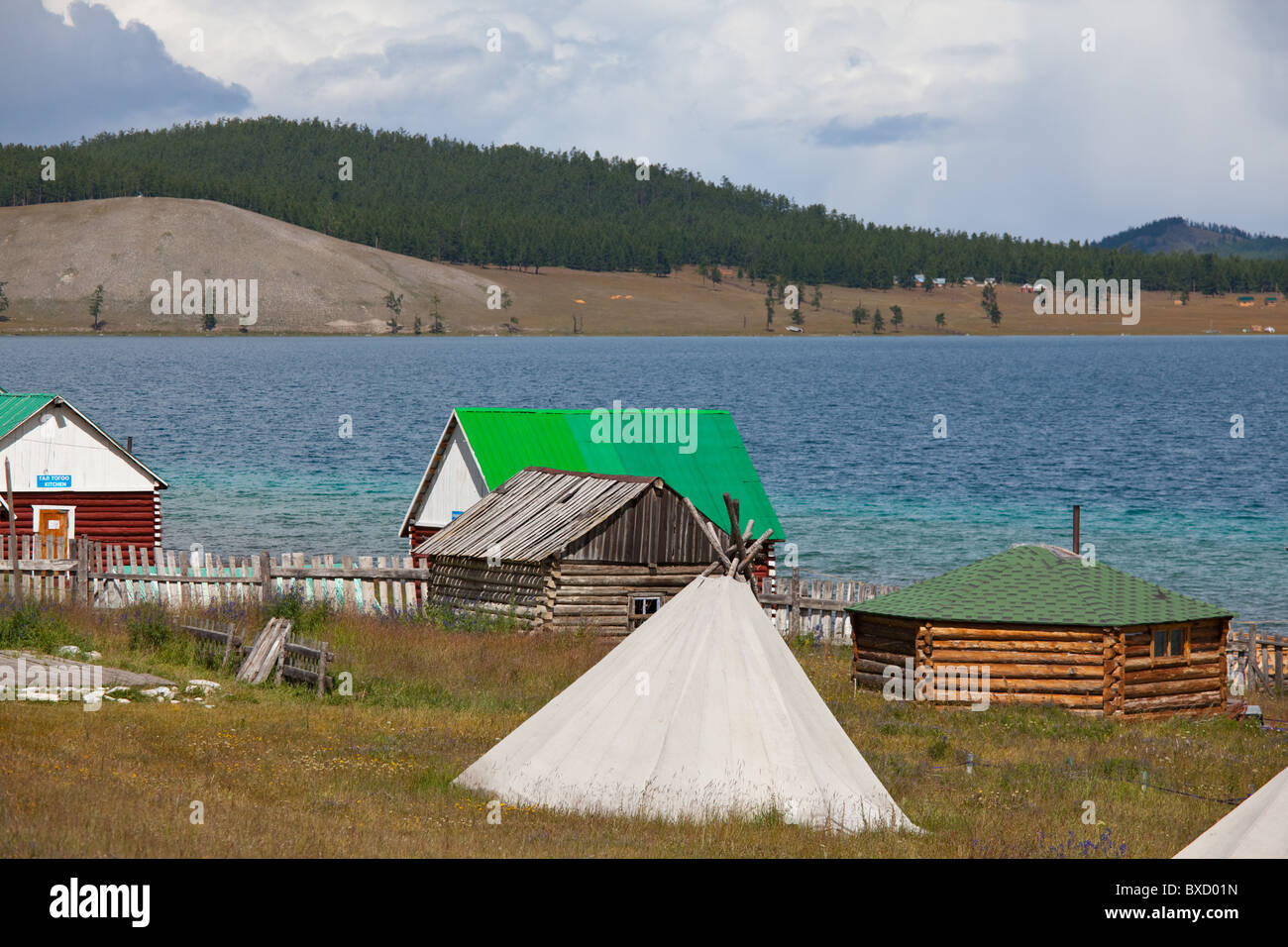 Villaggio khatgal vicino al lago Khuvsgul.a nord della Mongolia Foto Stock