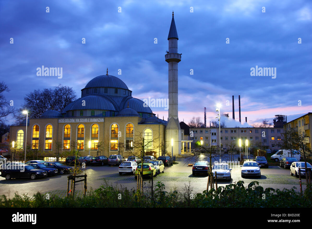 DITIB-moschea Merkez a Duisburg, la zona della Ruhr, Germania. La moschea più grande in Germania. Eseguire dalla DITIB turco organizzazione. Foto Stock
