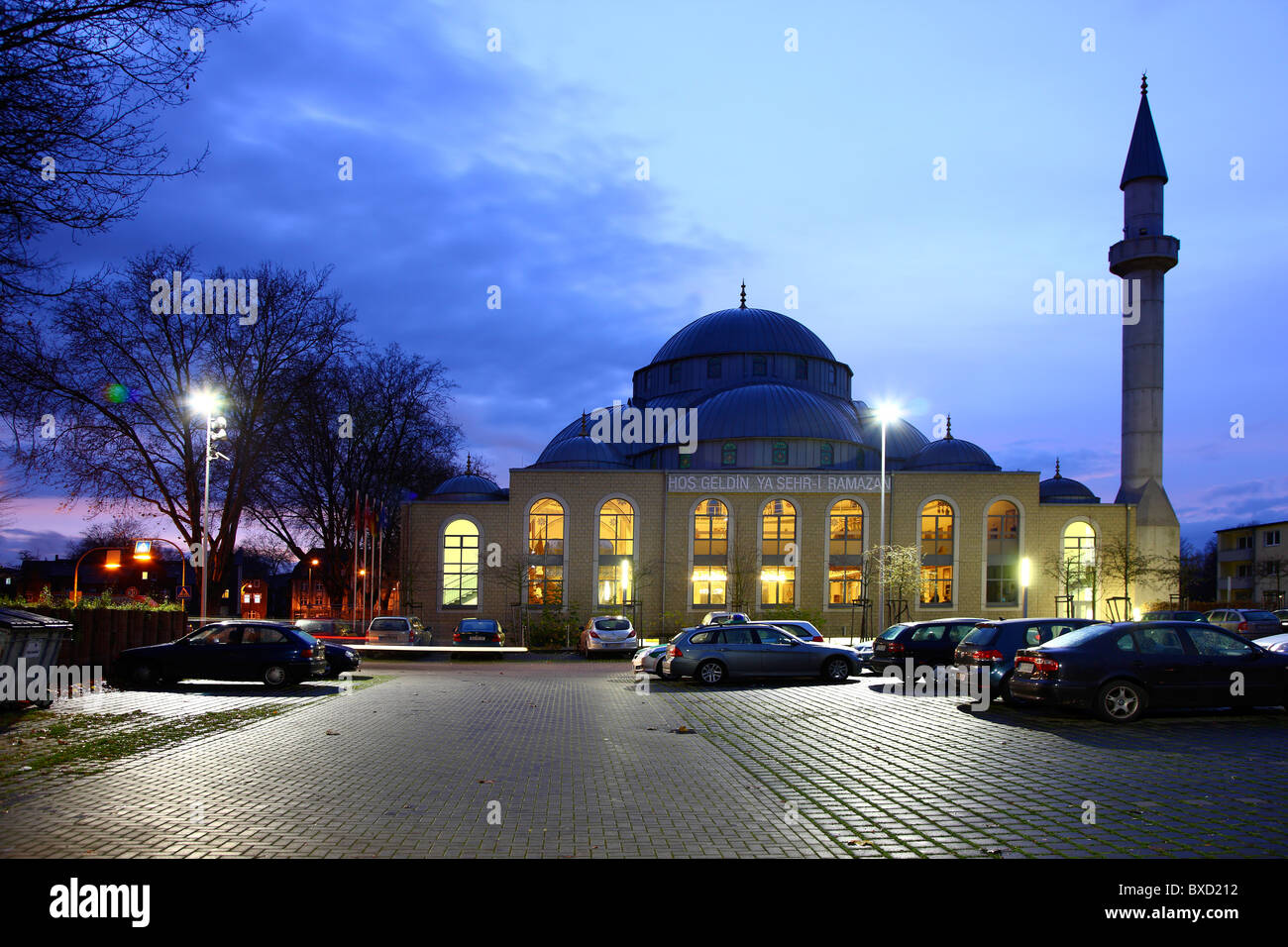 DITIB-moschea Merkez a Duisburg, la zona della Ruhr, Germania. La moschea più grande in Germania. Eseguire dalla DITIB turco organizzazione. Foto Stock