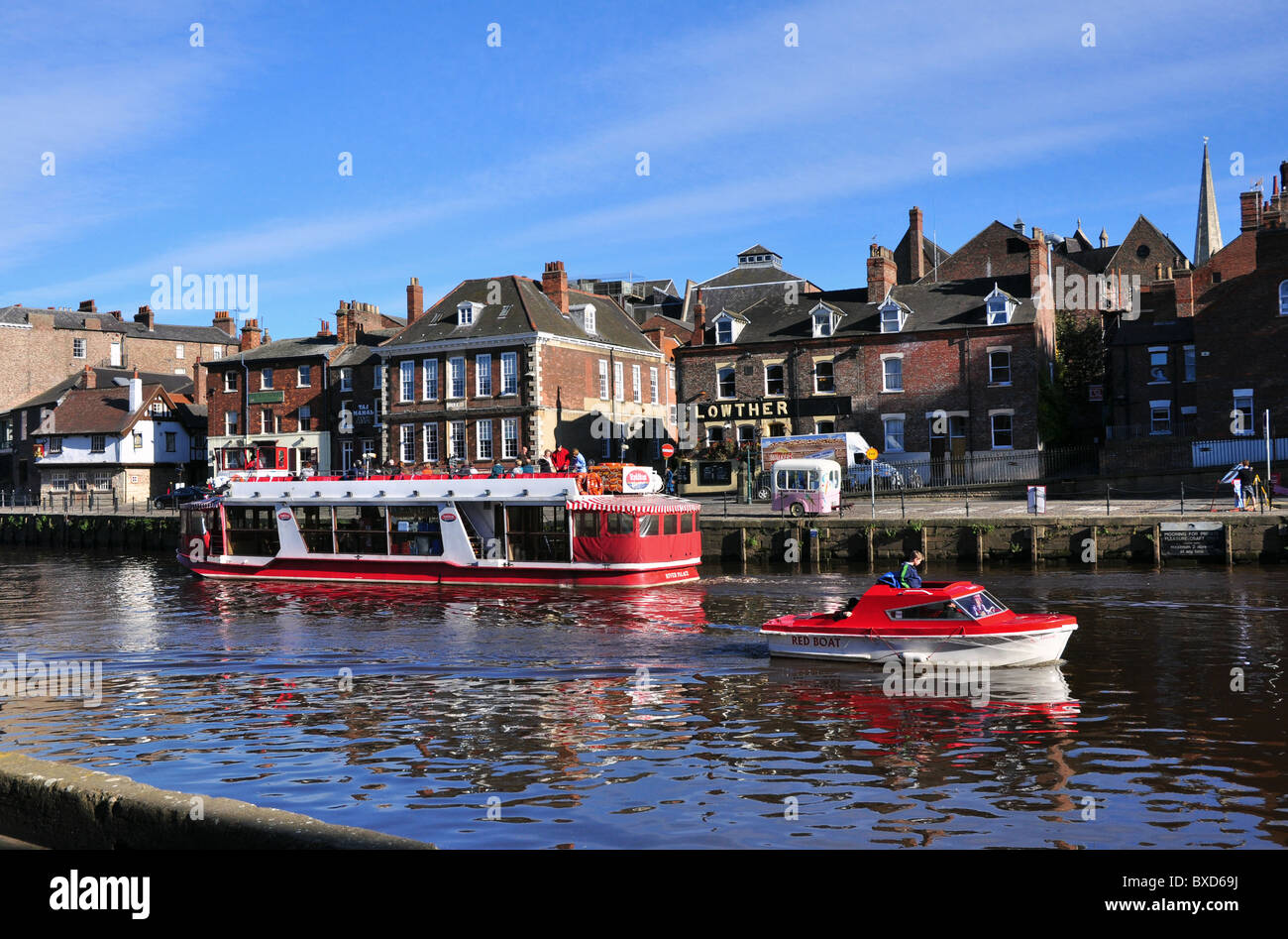 Fiume Ouse, imbarcazioni turistiche, York, Regno Unito. Foto Stock