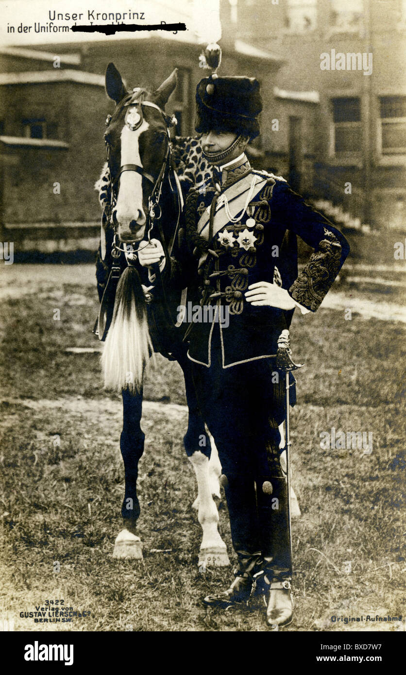 William, 6.5.1882 - 20.7.1951, Principe ereditario tedesco 15.6.1888 - 9.11.1918, lunghezza intera, in uniforme di un reggimento britannico di Hussars, cartolina, circa 1910, Foto Stock