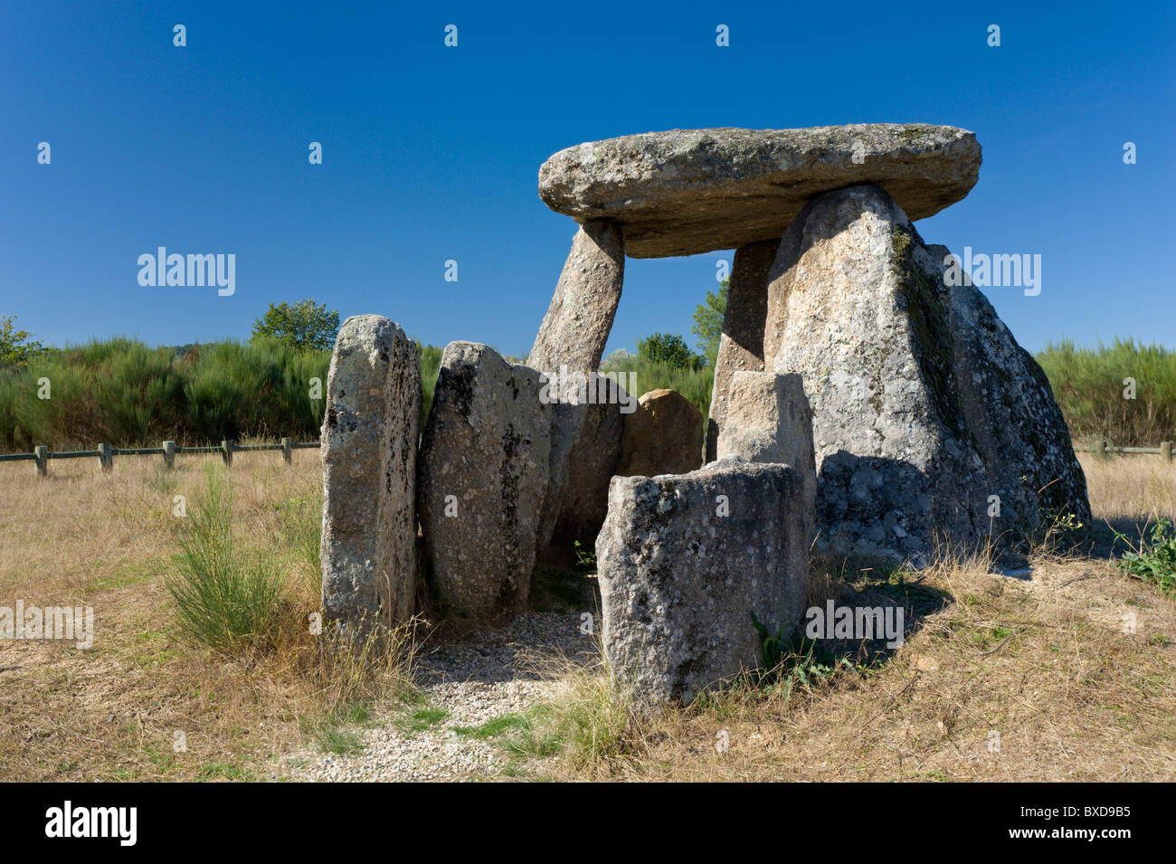 Pedra da Orca civiltà megalitica, pre-storica tomba di sepoltura nella Serra da Estrela, Beira Alta distretto, Portogallo Foto Stock