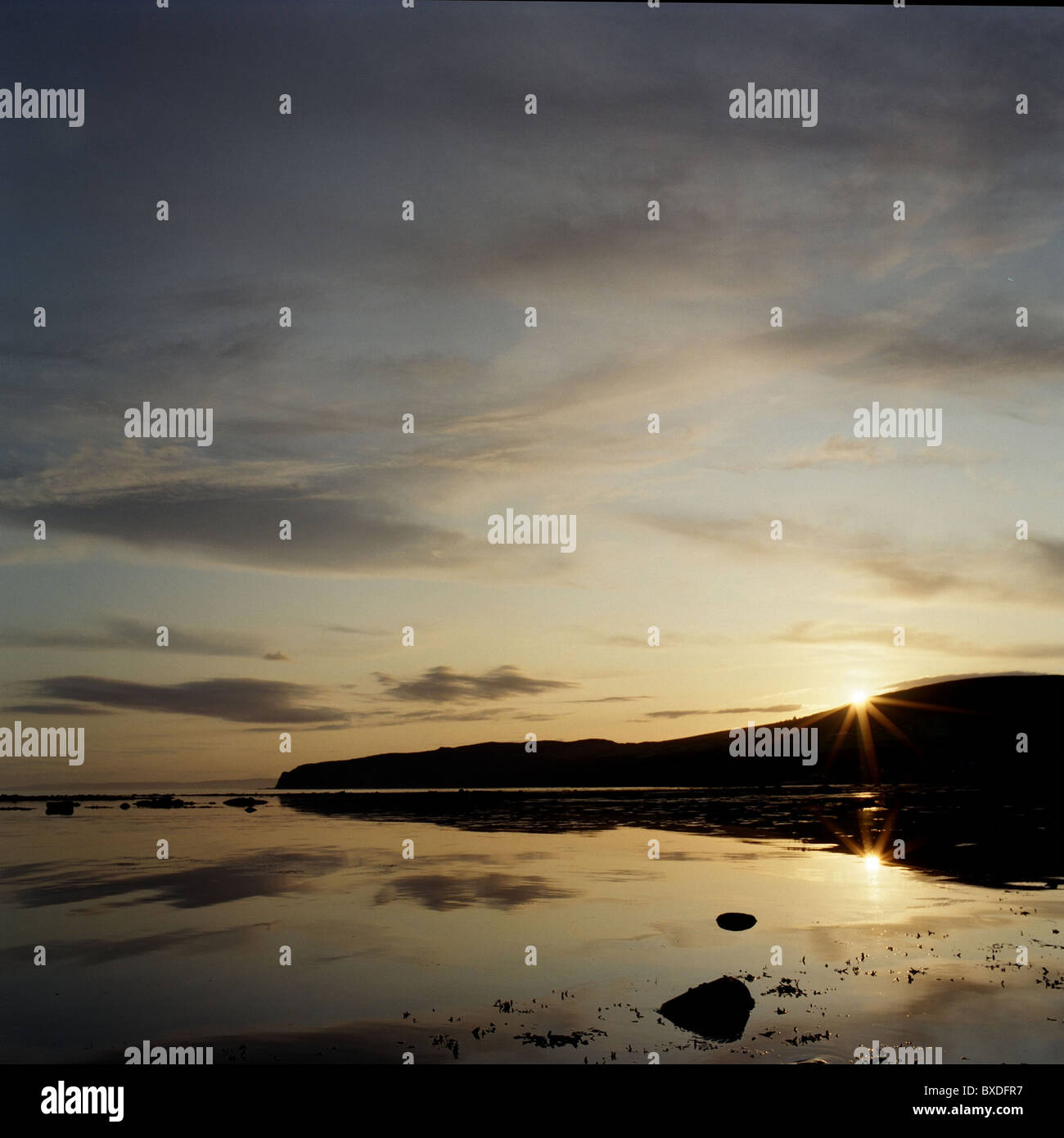 Tramonto fotografia paesaggio guardando ad ovest dalla Guarnizione Shore, Kildonan. Foto Stock